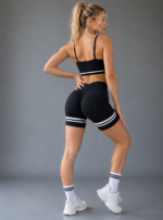 Conjunto Deportivo Crop Top Short Push Up - Negro Ref. 5330