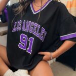 Camiseta Oversize Deportiva Estampada – Negro y Morado Ref. 2515