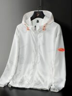 Chaqueta Corta Vientos Deportiva Con Capota – Blanco Ref. 6160 - Imagen 2